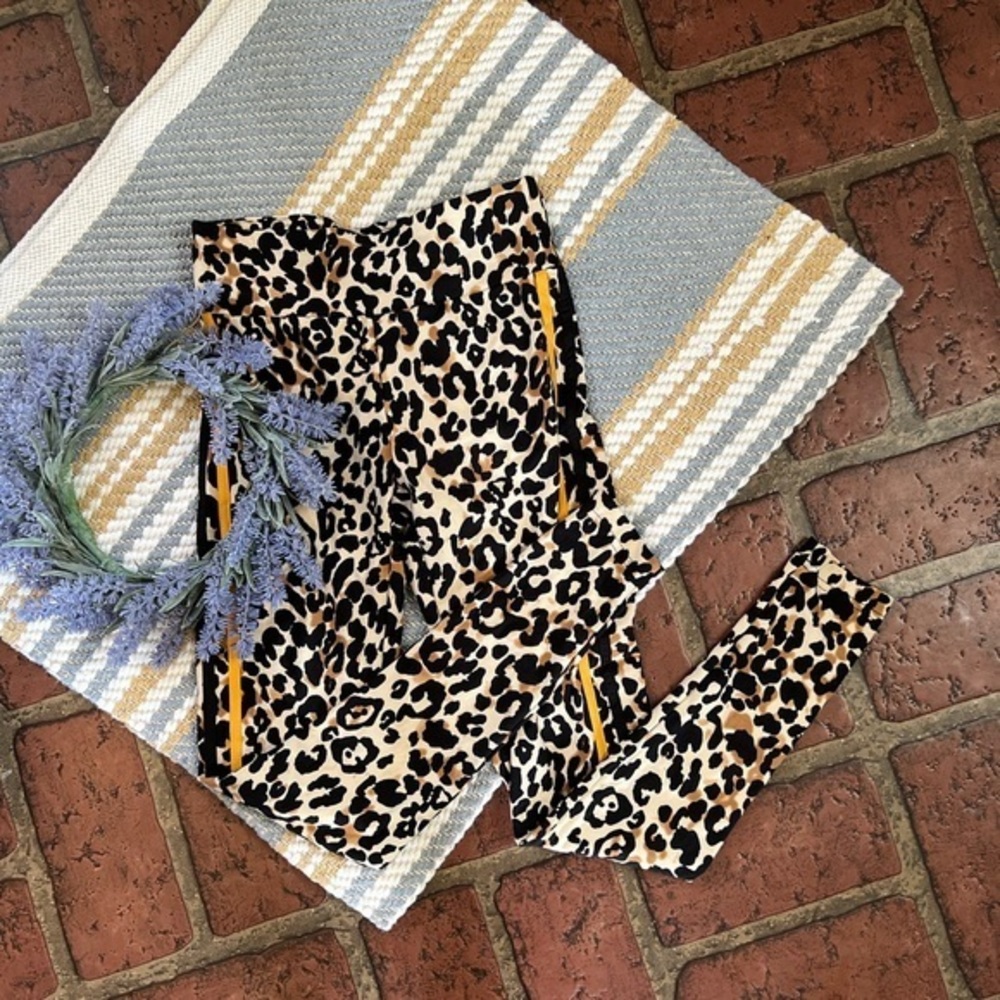 No Boundaries animal cheetah Leopard active leggings B3-6